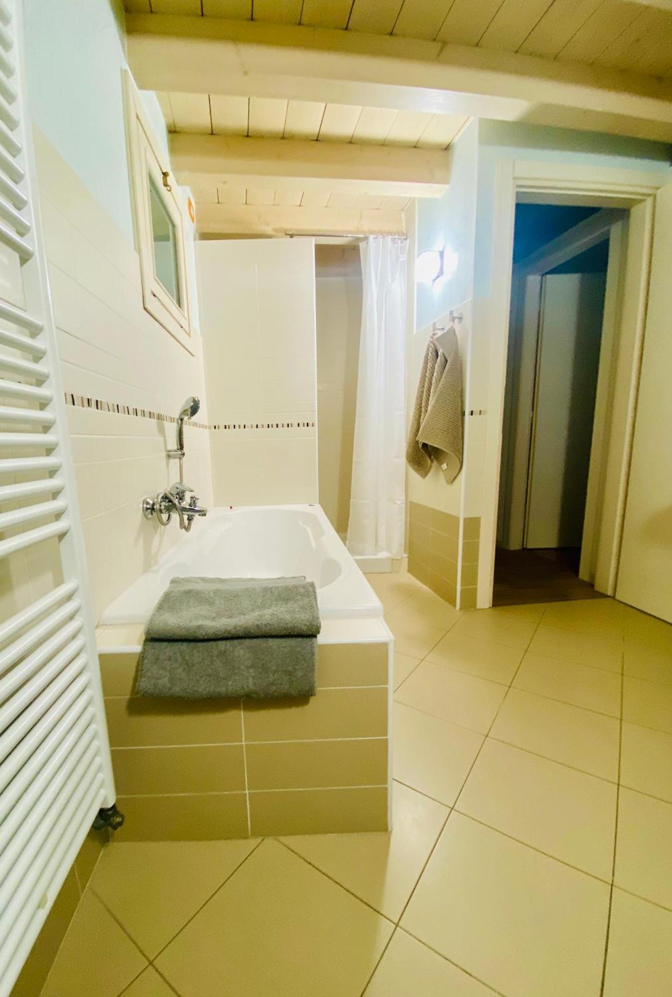 Da Mario Superior Apartment มัลเชซิเน ภายนอก รูปภาพ